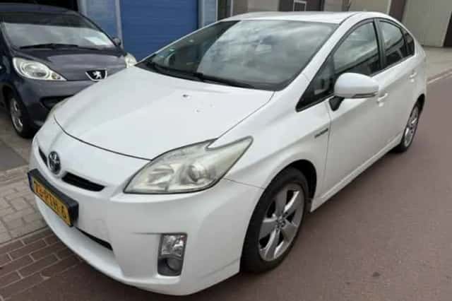 Toyota Prius (2011) thumbnail 1