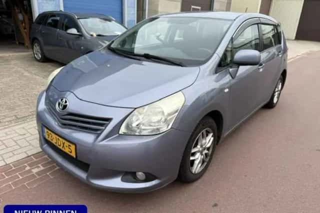 Toyota Verso (2009) thumbnail 1