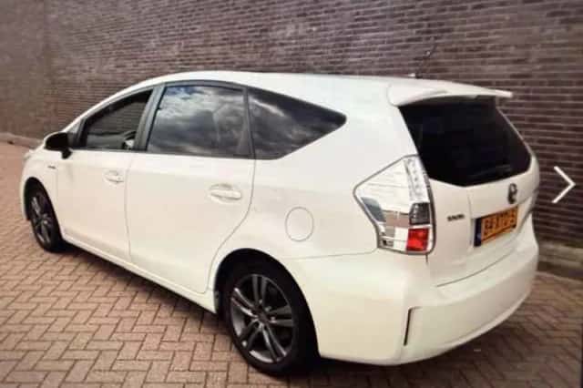 Toyota Prius (2012) thumbnail 2