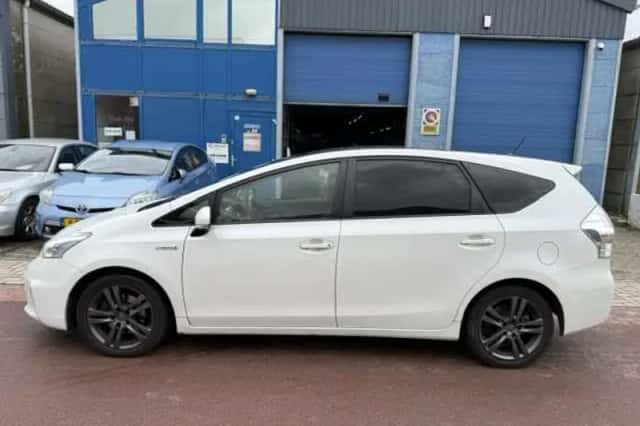 Toyota Prius (2012) thumbnail 2