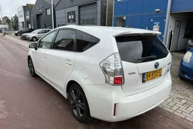 Toyota Prius (2012) thumbnail 3