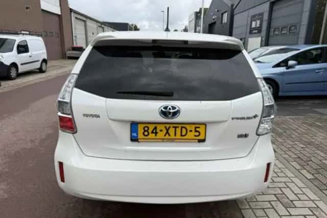Toyota Prius (2012) thumbnail 4
