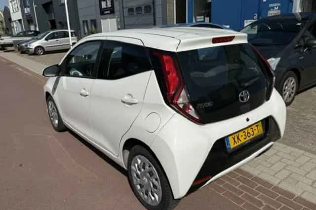 Toyota Aygo (2019) thumbnail 3