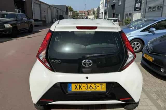 Toyota Aygo (2019) thumbnail 4