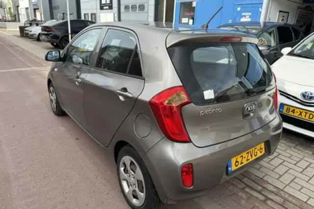 Kia Picanto (2013) thumbnail 3
