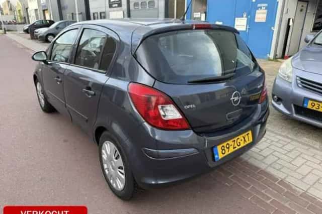 Opel Corsa (2008) thumbnail 3