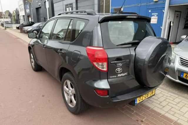 Toyota RAV4 (2008) thumbnail 3