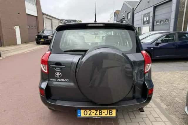 Toyota RAV4 (2008) thumbnail 4