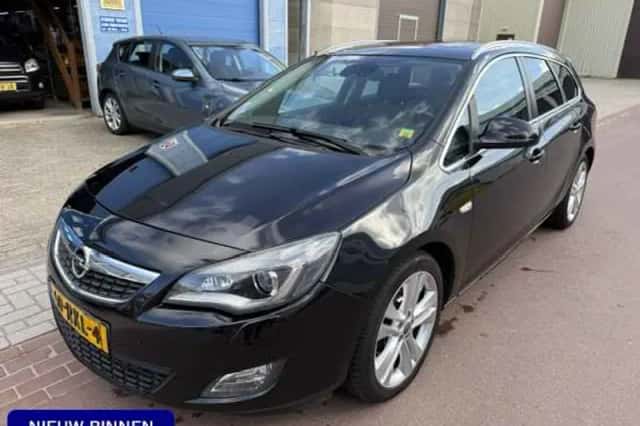 Opel Astra (2011) thumbnail 1