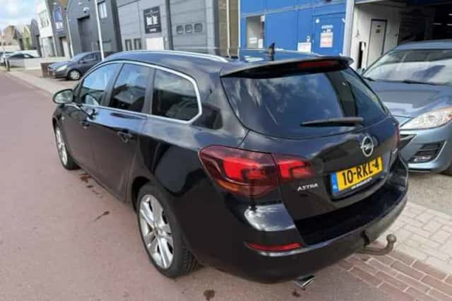 Opel Astra (2011) thumbnail 3