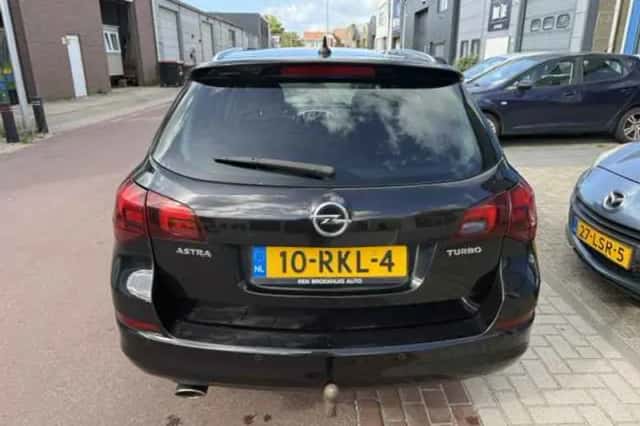 Opel Astra (2011) thumbnail 4