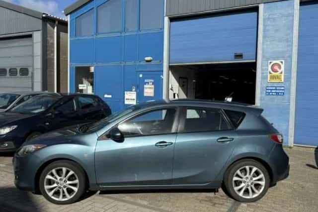 Mazda 3 (2010) thumbnail 2