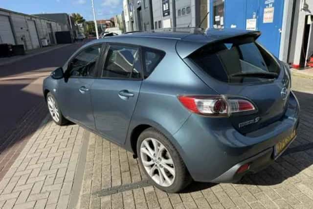 Mazda 3 (2010) thumbnail 3