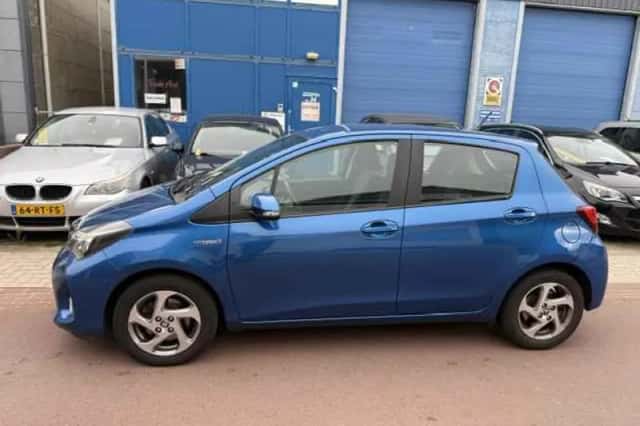 Toyota Yaris (2014) thumbnail 2