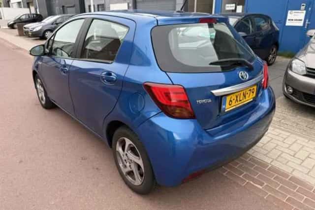 Toyota Yaris (2014) thumbnail 3