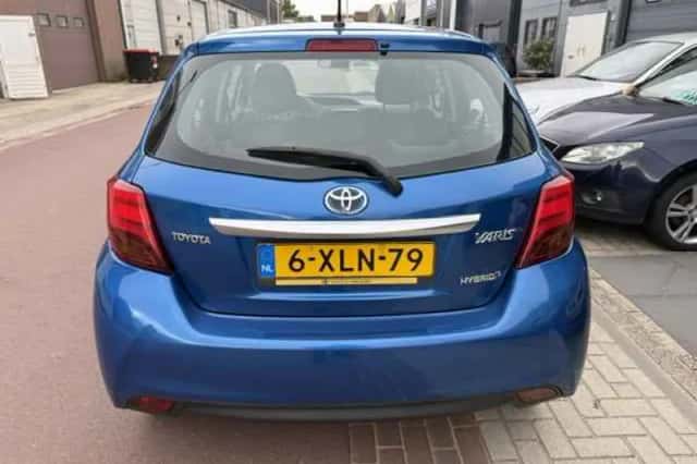 Toyota Yaris (2014) thumbnail 4