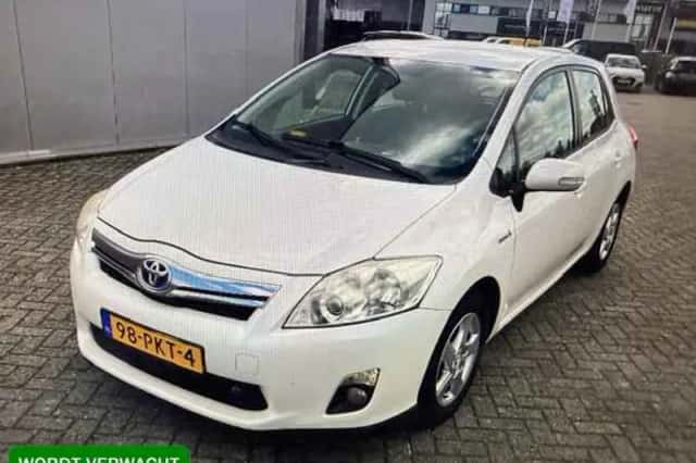 Toyota Auris (2011) thumbnail 1