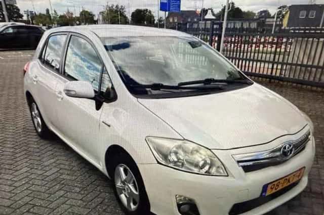 Toyota Auris (2011) thumbnail 2