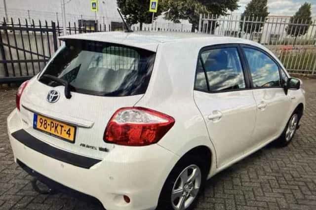 Toyota Auris (2011) thumbnail 4