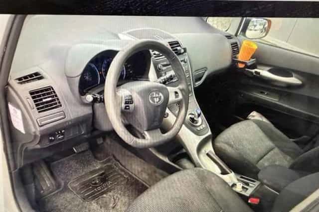 Toyota Auris (2011) thumbnail 5