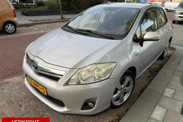Toyota Auris (2010) thumbnail 1