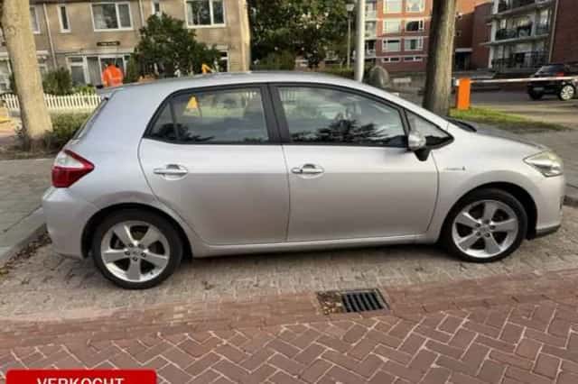 Toyota Auris (2010) thumbnail 5