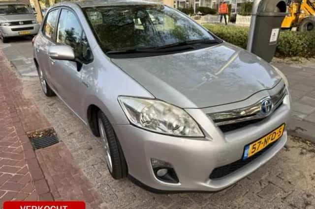 Toyota Auris (2010) thumbnail 6