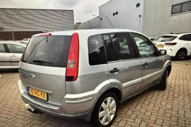 Ford Fusion (2005) thumbnail 5