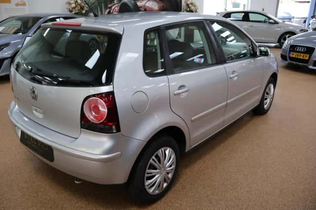 Volkswagen Polo (2007) thumbnail 3