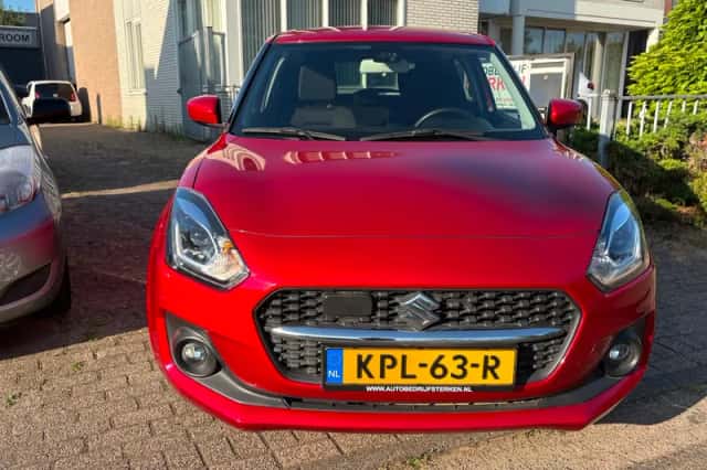 Suzuki Swift (2021) thumbnail 2
