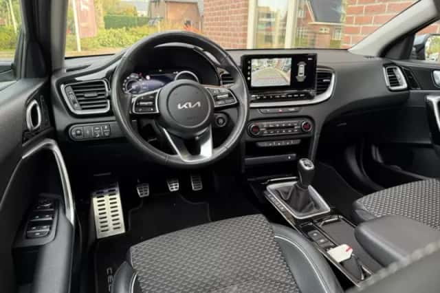 Kia Ceed (2024) thumbnail 3