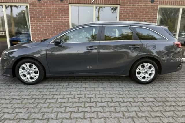 Kia Ceed (2022) thumbnail 2