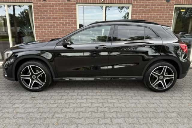 Mercedes-Benz GLA-Klasse (2017) thumbnail 2
