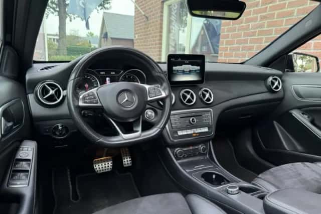 Mercedes-Benz GLA-Klasse (2017) thumbnail 3