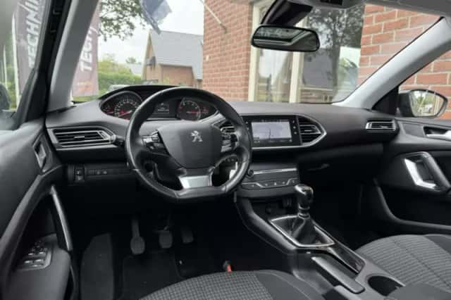 Peugeot 308 (2020) thumbnail 3