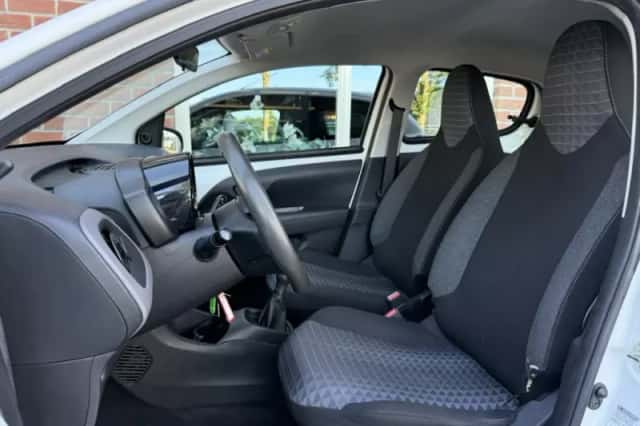 Peugeot 108 (2021) thumbnail 5