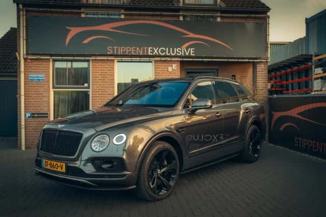 Bentley Bentayga (2018) thumbnail 1