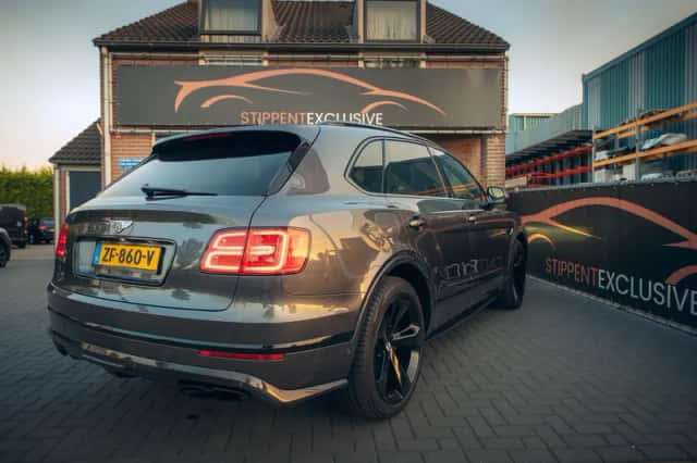 Bentley Bentayga (2018) thumbnail 2