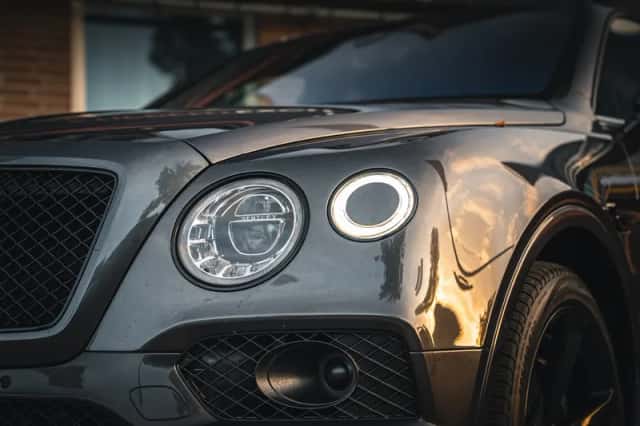 Bentley Bentayga (2018) thumbnail 3