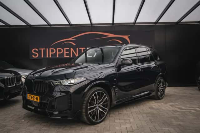 BMW X5 (2023) thumbnail 1