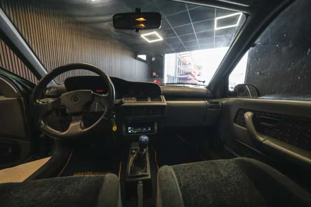 Renault Clio (1992) thumbnail 2