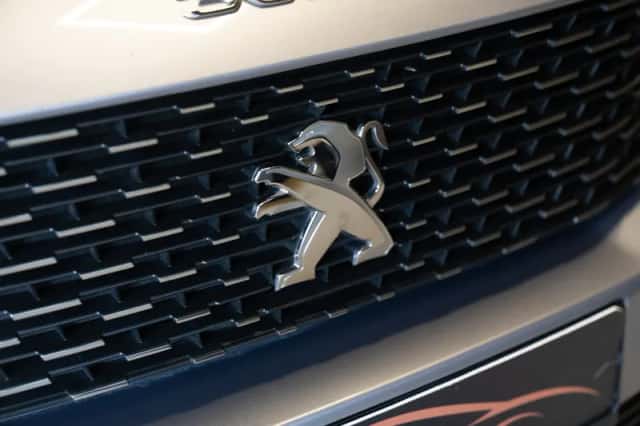 Peugeot 3008 (2023) thumbnail 3