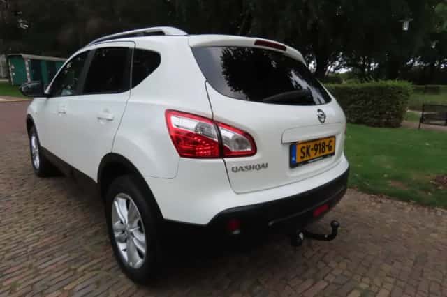 Nissan Qashqai (2010) thumbnail 5