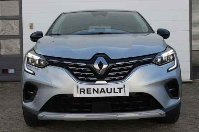 Renault Captur (2023) thumbnail 3