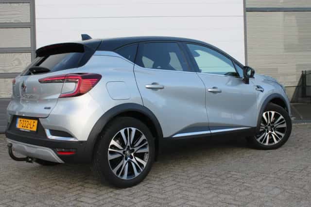 Renault Captur (2023) thumbnail 4