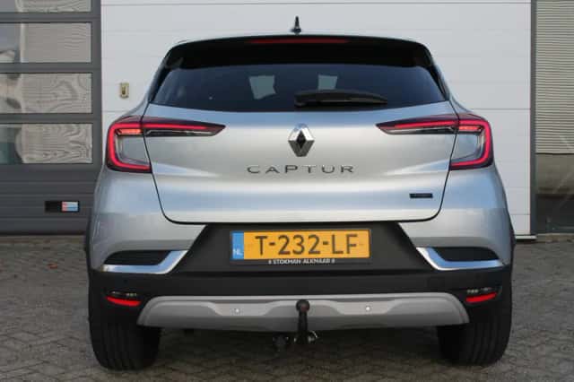 Renault Captur (2023) thumbnail 5