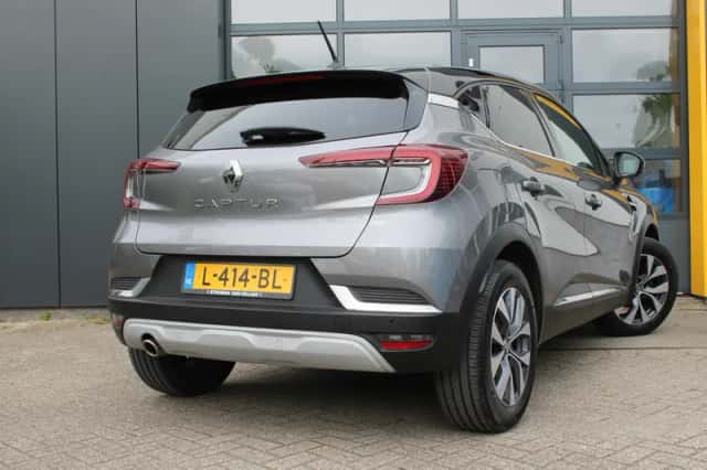Renault Captur (2021) thumbnail 4