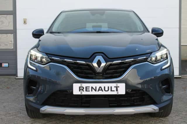 Renault Captur (2023) thumbnail 4