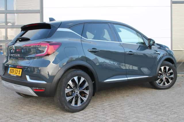 Renault Captur (2023) thumbnail 5