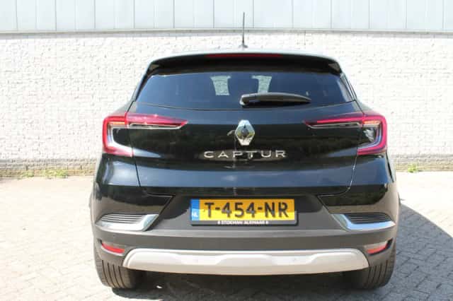 Renault Captur (2022) thumbnail 3